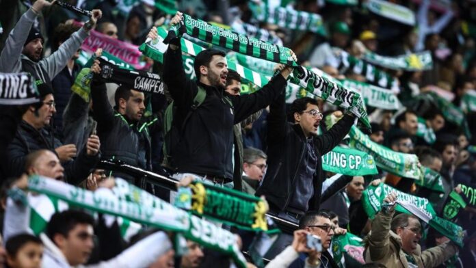 Adeptos do Sporting no jogo com o Estoril, em Alvalade (RODRIGO ANTUNES/Lusa)