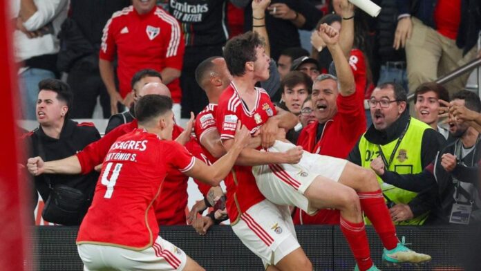 Festejos do golo de João Neves no Benfica-Sporting (TIAGO PETINGA/Lusa)