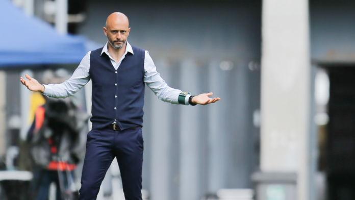 1024-6 Miguel Cardoso no Boavista-Rio Ave (Manuel Fernando Araújo/LUSA)