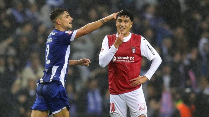 Fábio Cardoso festeja o 1-0 apontado no FC Porto-Sp. Braga (MANUEL FERNANDO ARAÚJO/Lusa)
