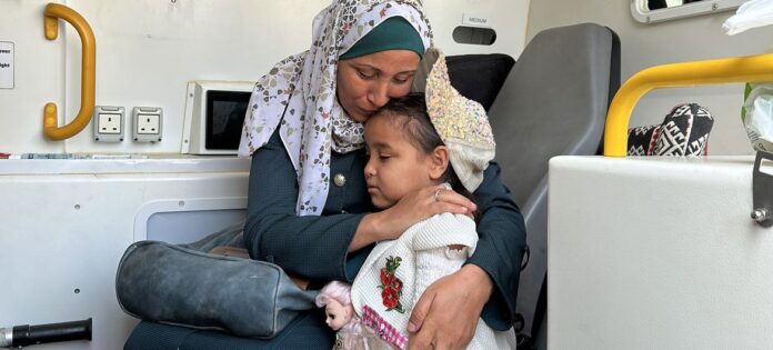 Pacientes transferidos para hospitais no sul de Gaza por uma missão da ONU (arquivo) Pacientes transferidos para hospitais no sul de Gaza por uma missão da ONU (arquivo)